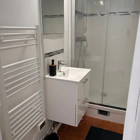 Renovated Flat Near Tour Eiffel Apartment Paris